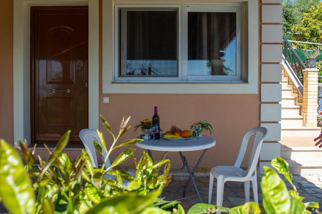 Takis & Eirini Family Apartments 帕拉马 外观 照片
